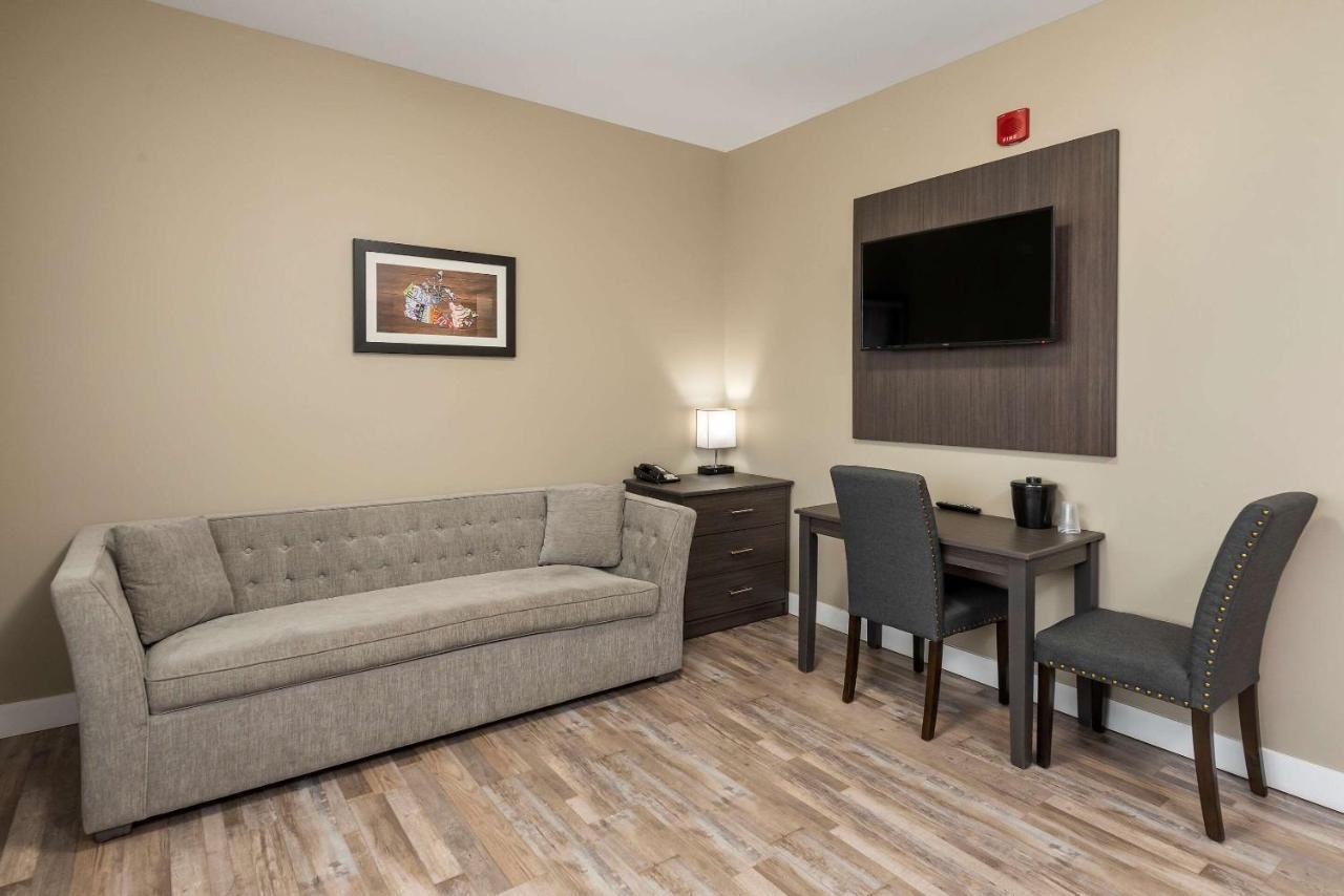 Econo Lodge Prince George Buitenkant foto