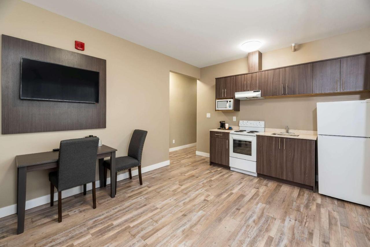 Econo Lodge Prince George Buitenkant foto