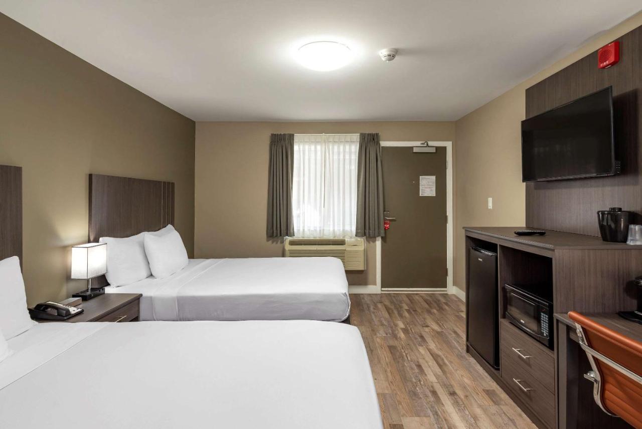 Econo Lodge Prince George Buitenkant foto
