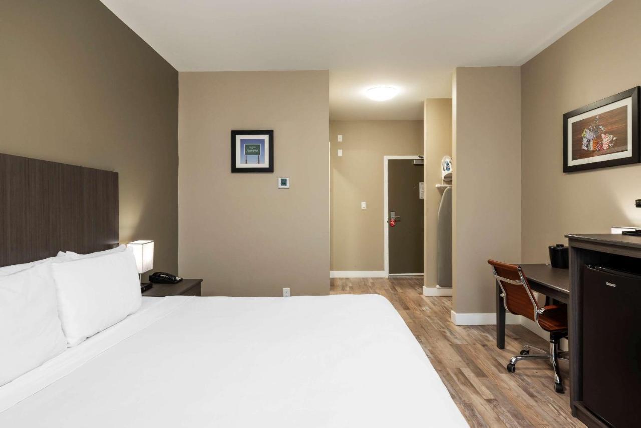 Econo Lodge Prince George Buitenkant foto