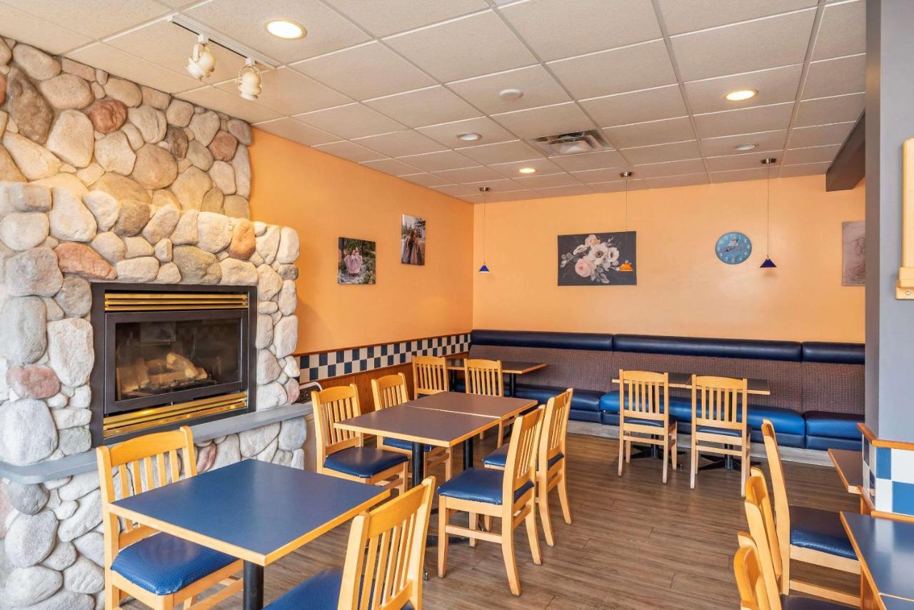 Econo Lodge Prince George Buitenkant foto