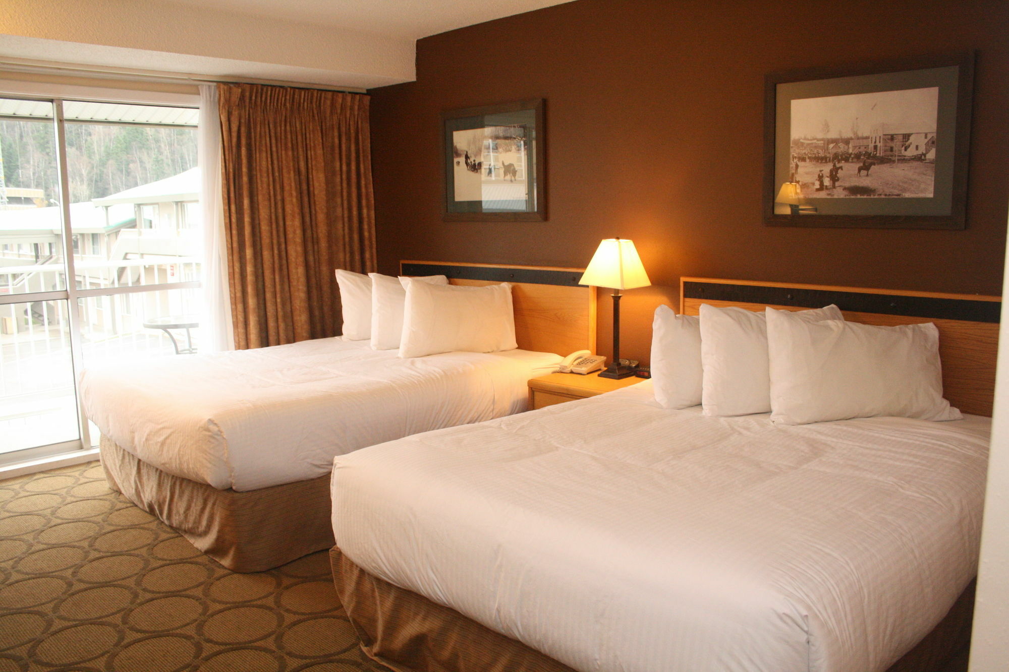 Econo Lodge Prince George Buitenkant foto