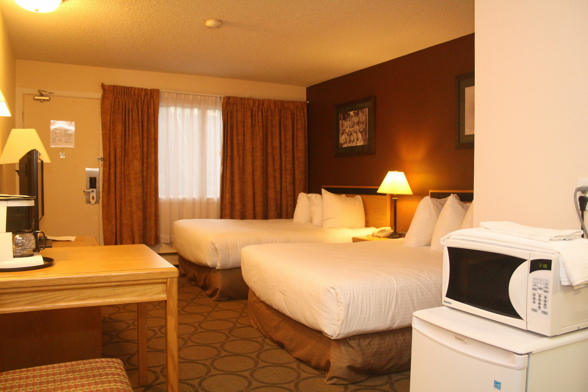 Econo Lodge Prince George Buitenkant foto